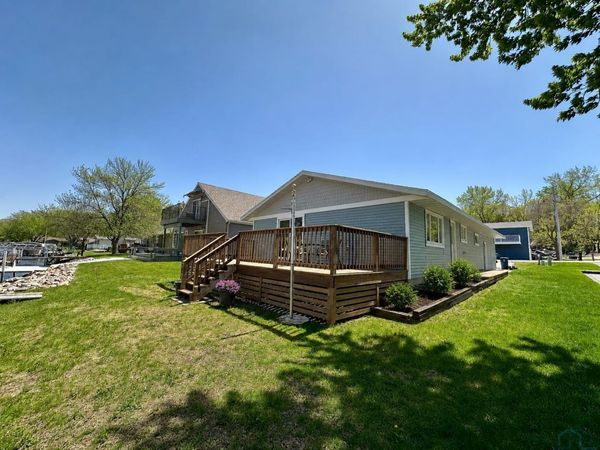 1300 Joy Loy Ln, Wahpeton, IA 51351