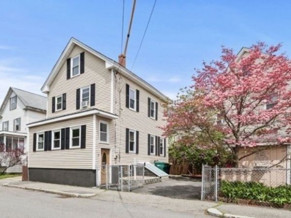 27 Park St, Woburn, MA 01801