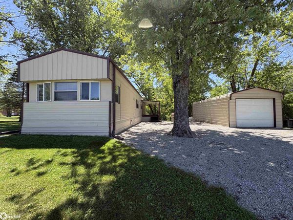 5256 4Th Street, Melrose, IA 52569