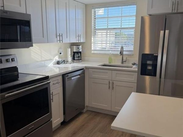 1900 Alamanda DR , Unit 202, NAPLES, FL 34102