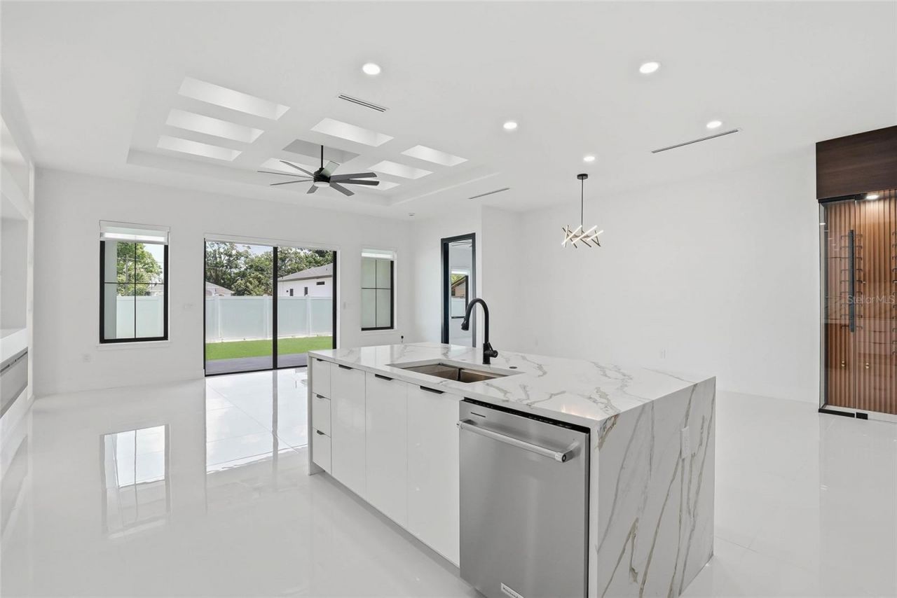 7013 N Clearview Avenue, Tampa, FL 33614 Photo