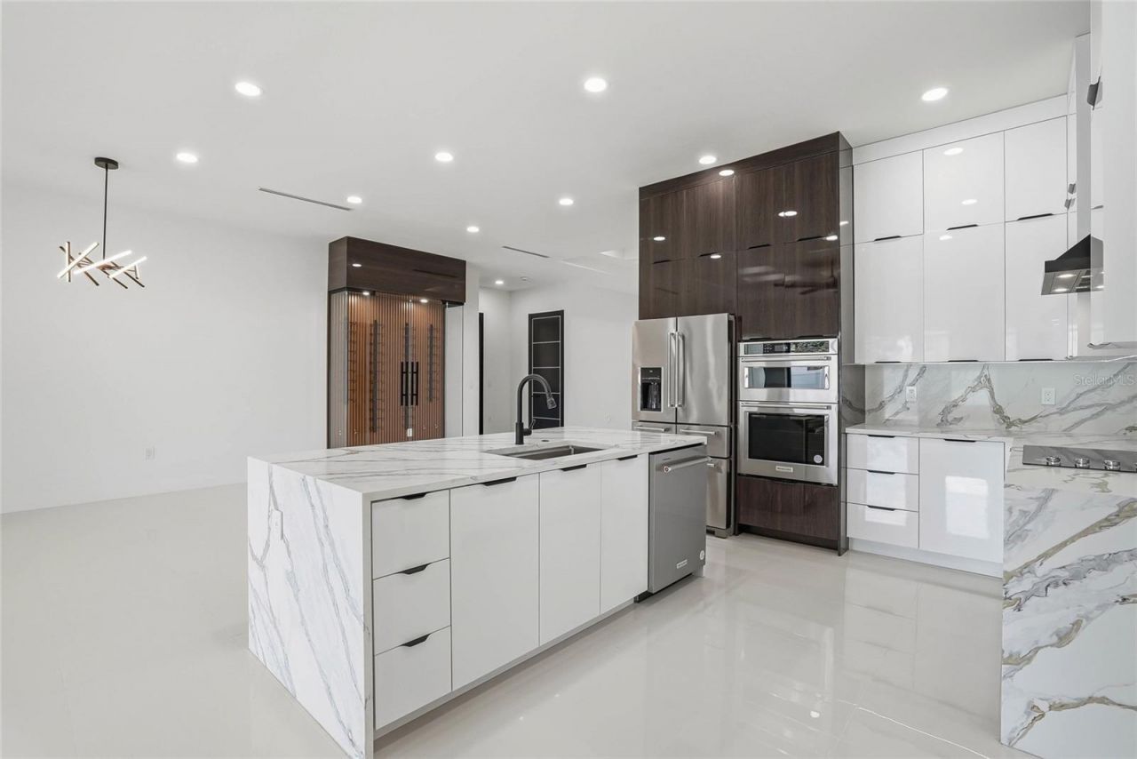 7013 N Clearview Avenue, Tampa, FL 33614 Photo