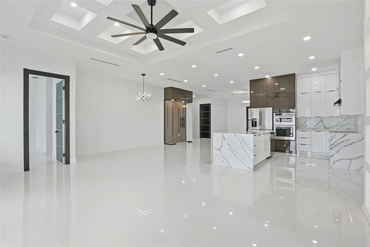 7013 N Clearview Avenue, Tampa, FL 33614 Photo
