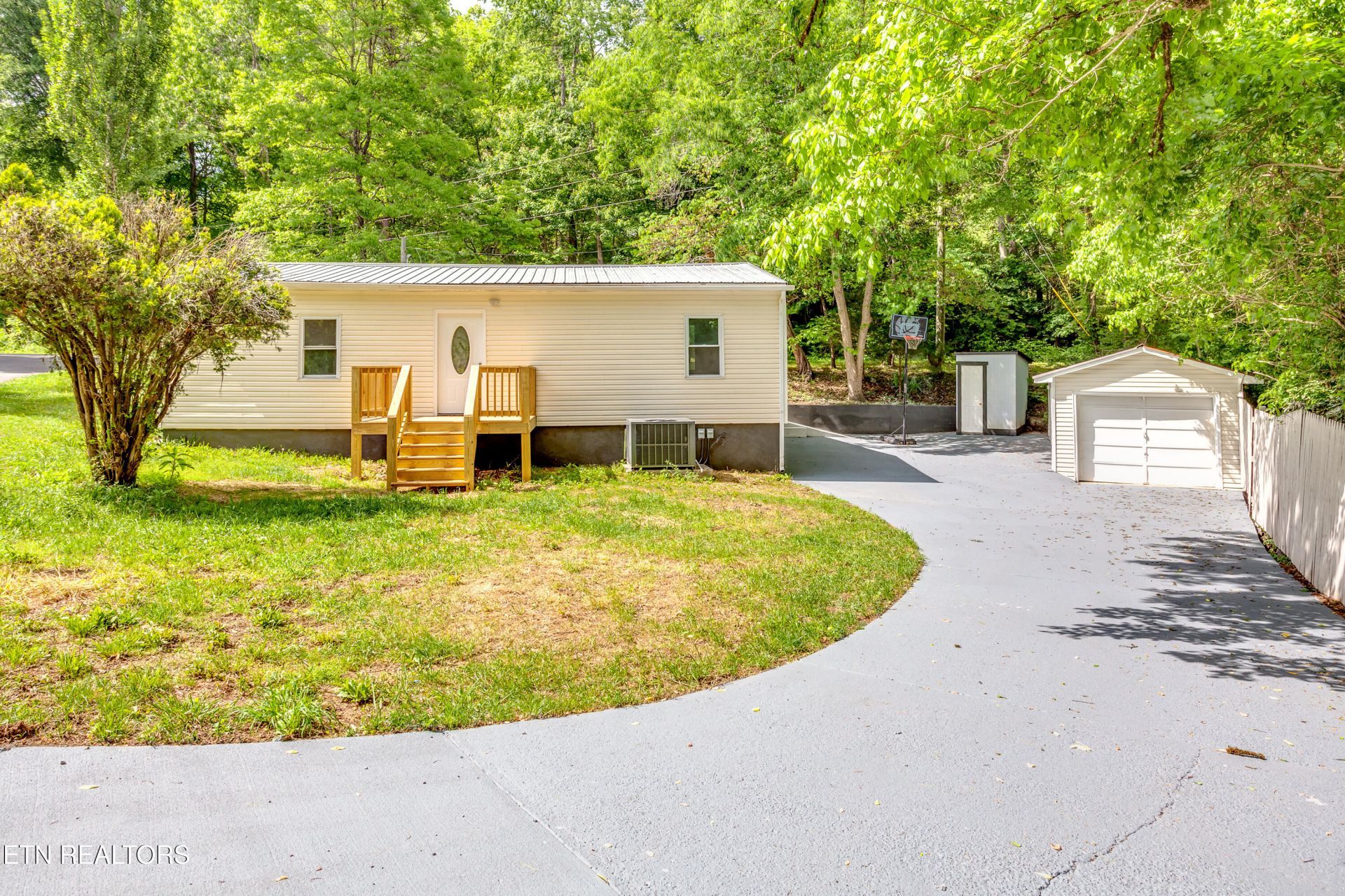 601 Carrie Circle, Strawberry Plains, TN 37871 Main Photo