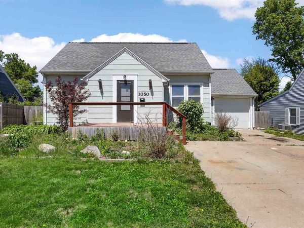 1050 27th Street NE, Cedar Rapids, IA 52402