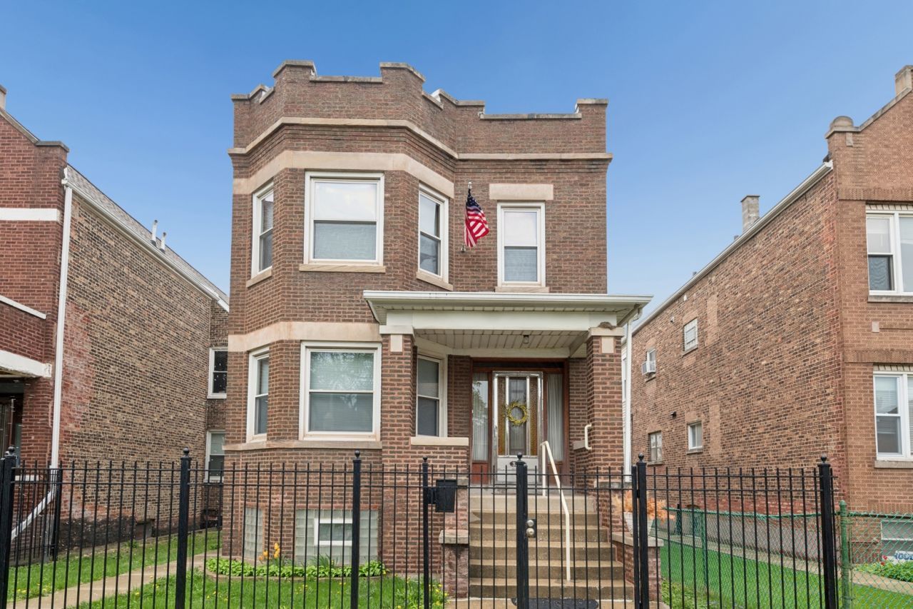 3748 S Honore Avenue, Chicago, IL 60609 Main Photo