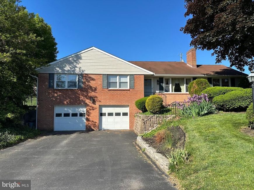 1748 Crescent Road, York, PA 17403 Main Photo