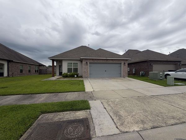 1122 Gentle Wind Dr, Baton Rouge, LA 70820
