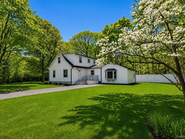 54 Linden Lane, Shirley, NY 11967