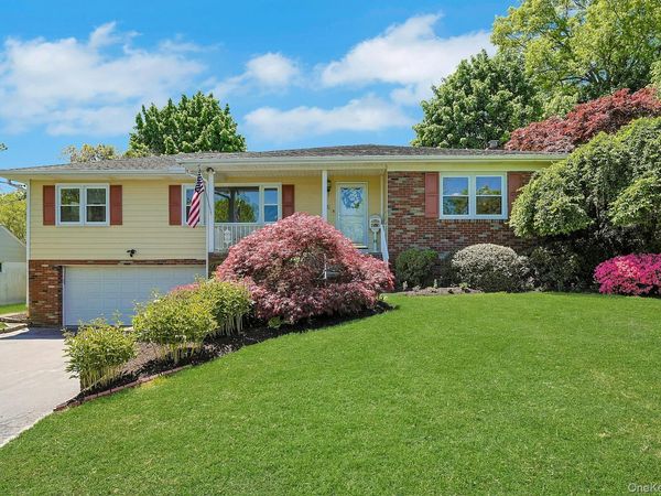 8 Ann Place, Valhalla, NY 10595