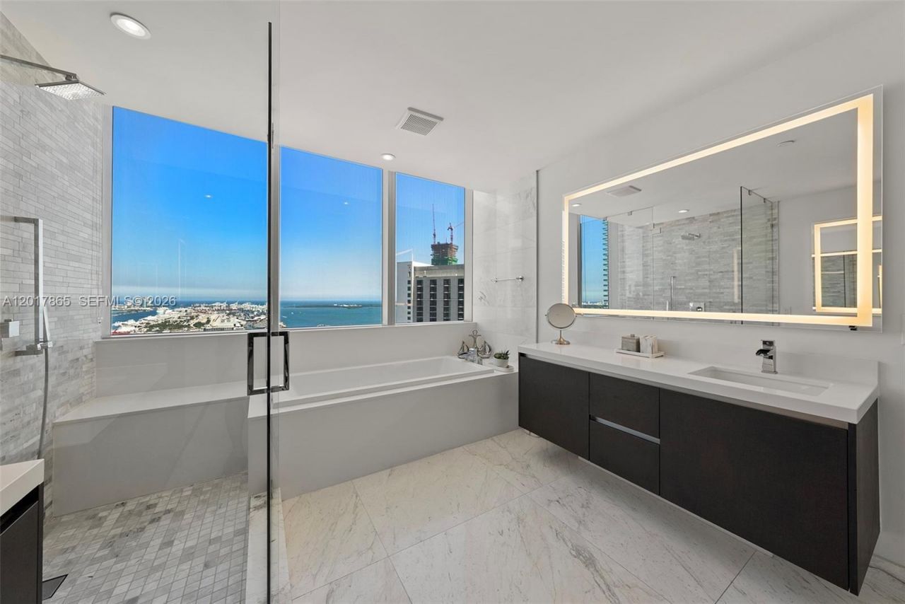 851 NE 1st Ave , Unit 3711, Miami, FL 33132 Photo