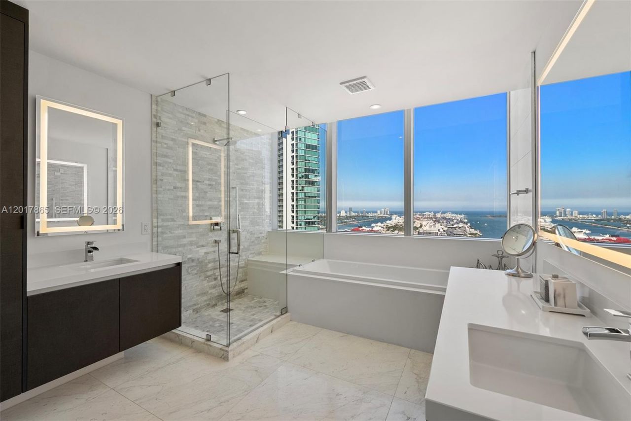851 NE 1st Ave , Unit 3711, Miami, FL 33132 Photo