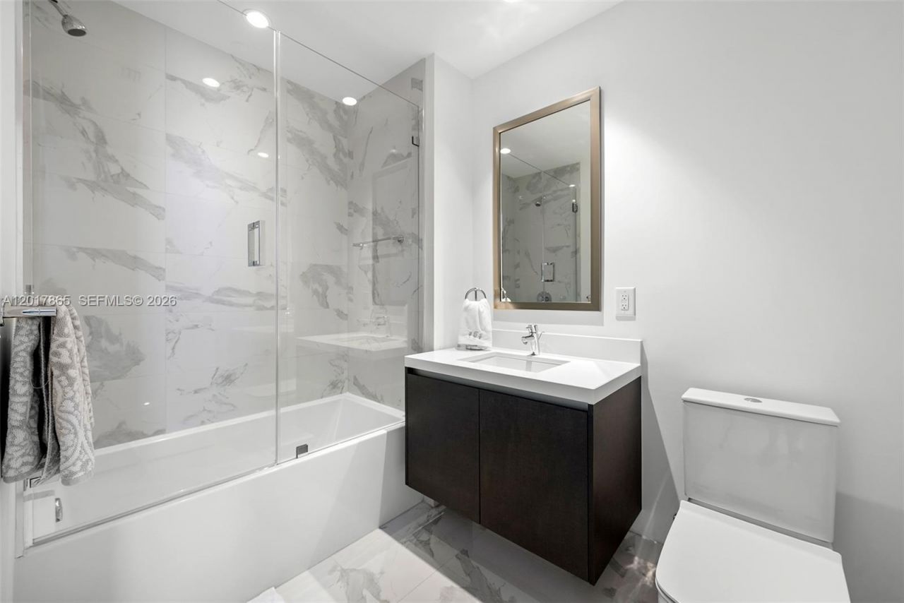 851 NE 1st Ave , Unit 3711, Miami, FL 33132 Photo