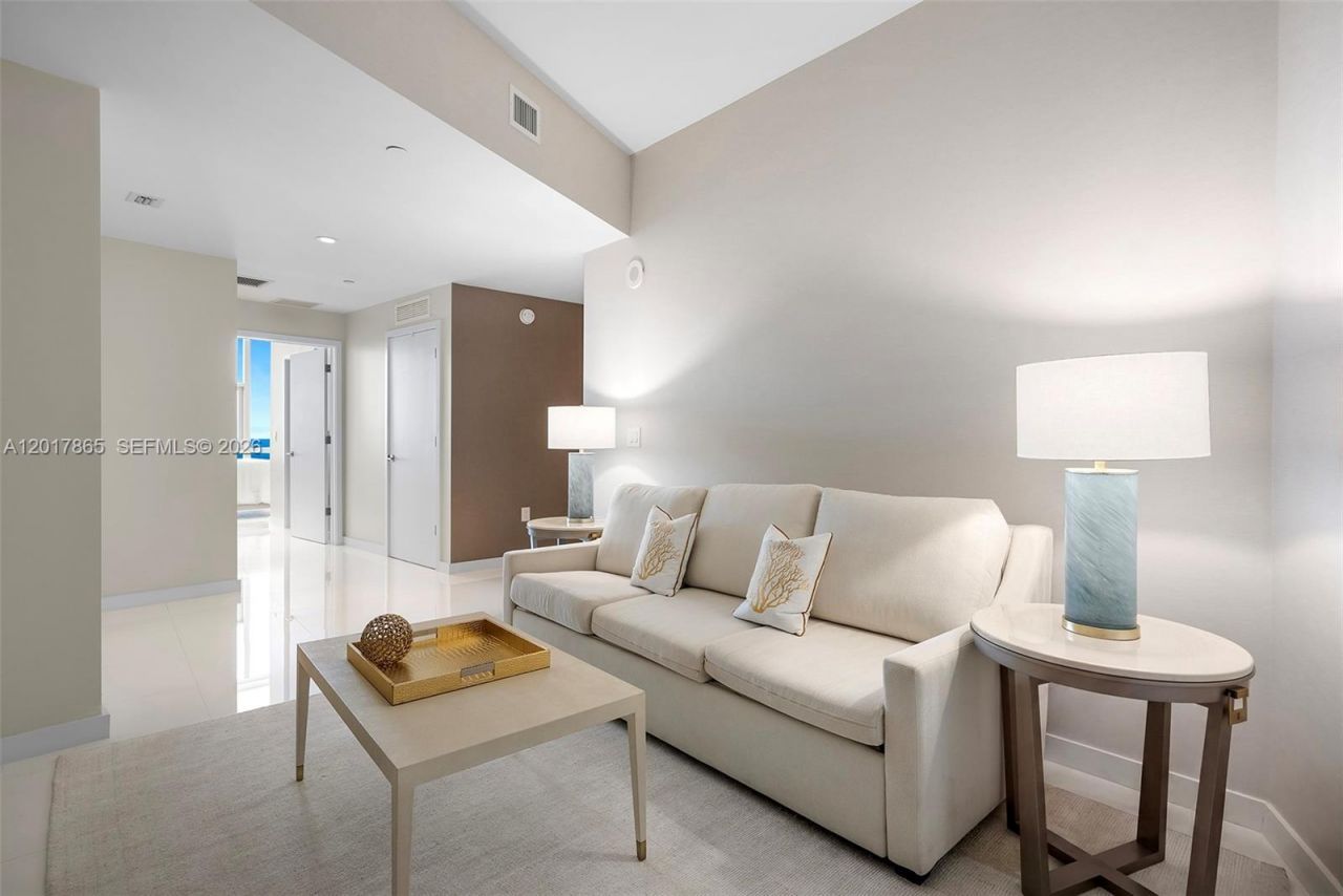 851 NE 1st Ave , Unit 3711, Miami, FL 33132 Photo