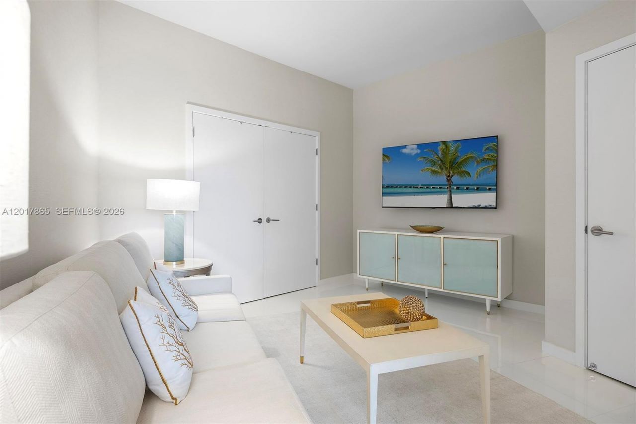 851 NE 1st Ave , Unit 3711, Miami, FL 33132 Photo