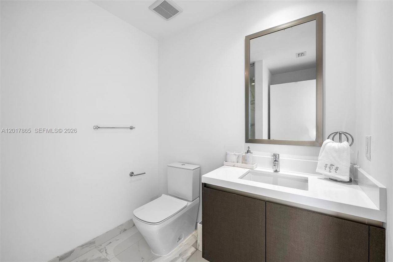 851 NE 1st Ave , Unit 3711, Miami, FL 33132 Photo