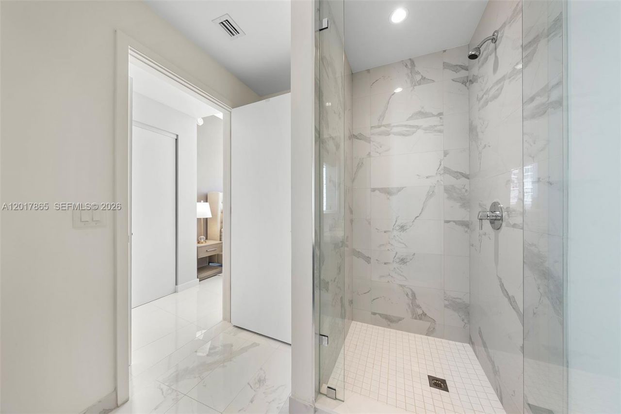 851 NE 1st Ave , Unit 3711, Miami, FL 33132 Photo