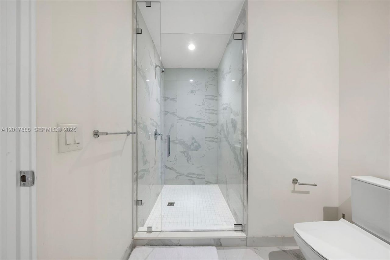 851 NE 1st Ave , Unit 3711, Miami, FL 33132 Photo