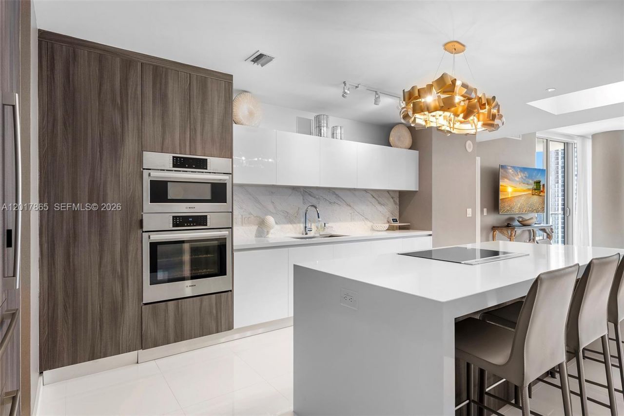 851 NE 1st Ave , Unit 3711, Miami, FL 33132 Photo