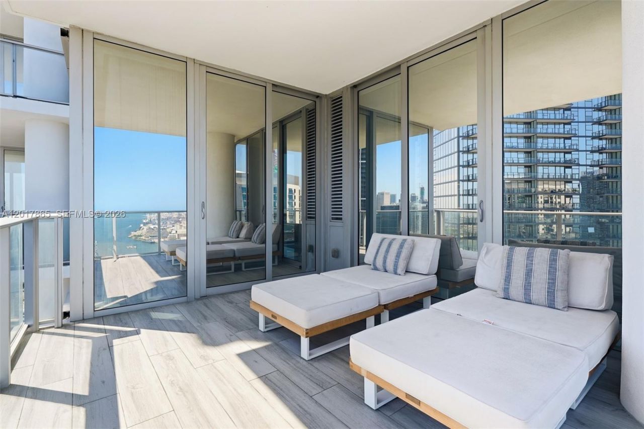 851 NE 1st Ave , Unit 3711, Miami, FL 33132 Photo