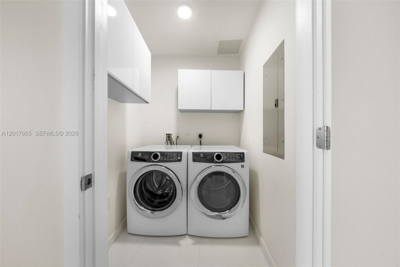 851 NE 1st Ave , Unit 3711, Miami, FL 33132 Photo