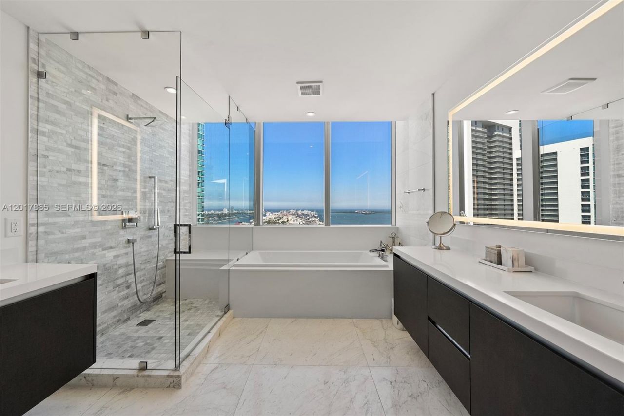 851 NE 1st Ave , Unit 3711, Miami, FL 33132 Photo