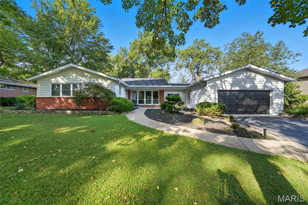 31 Bon Hills Drive , Saint Louis, MO 63132 Main Photo