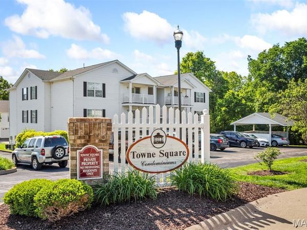 100 Towne Square Court , Unit B, Eureka, MO 63025