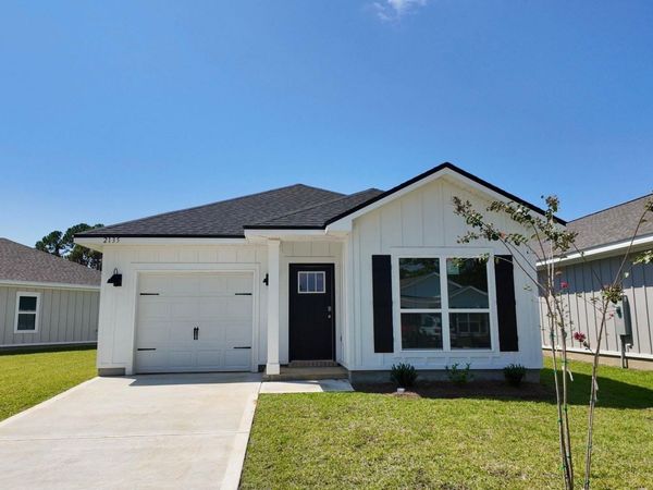 2135 Aqua St, Gulf Breeze, FL 32563