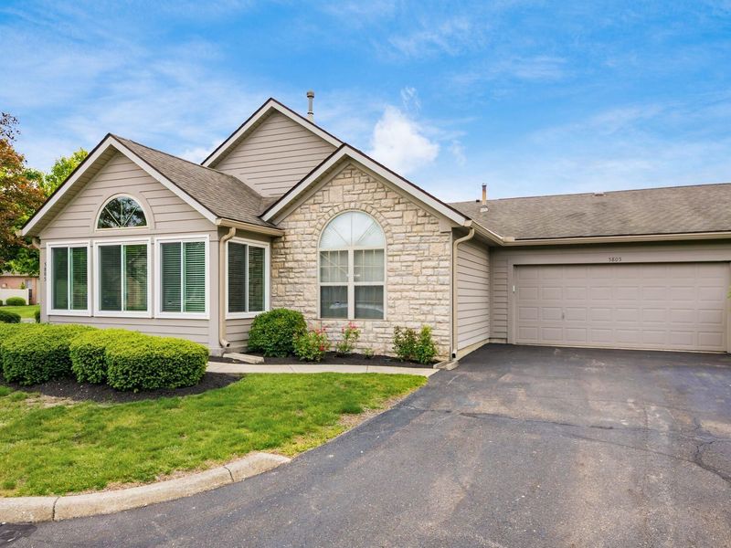5805 Ravine Creek Drive, Grove City, OH 43123 Photo 2