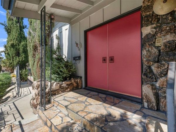 22040 Tiara Street, Woodland Hills, CA 91367