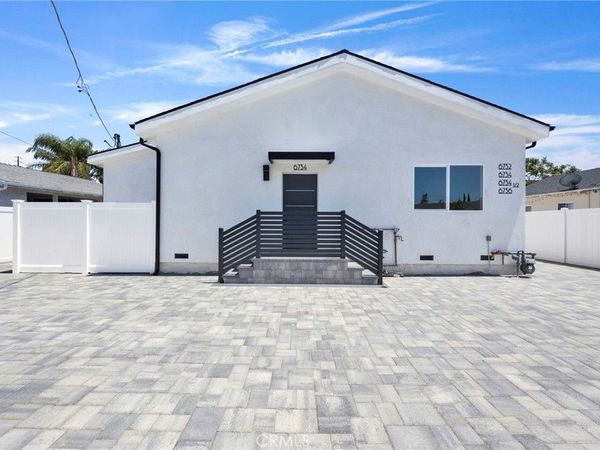 6734 Gentry Avenue, North Hollywood, CA 91606