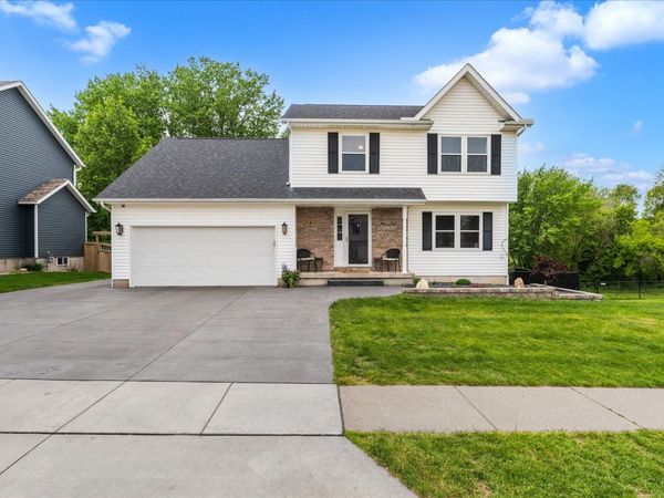 6140 N Thornwood Avenue , Davenport, IA 52806