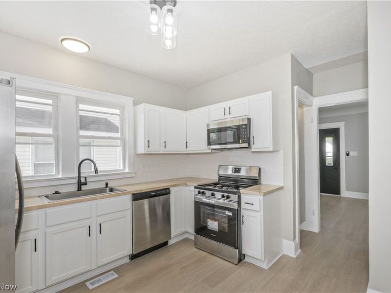 3263 E 134th Street, Cleveland, OH 44120 Photo 13