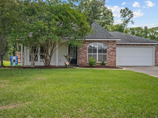 35038 Napoleon Dr, Denham Springs, LA 70706