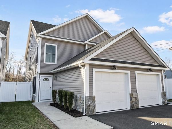 22 a Merritt, Woodbridge, CT 06525