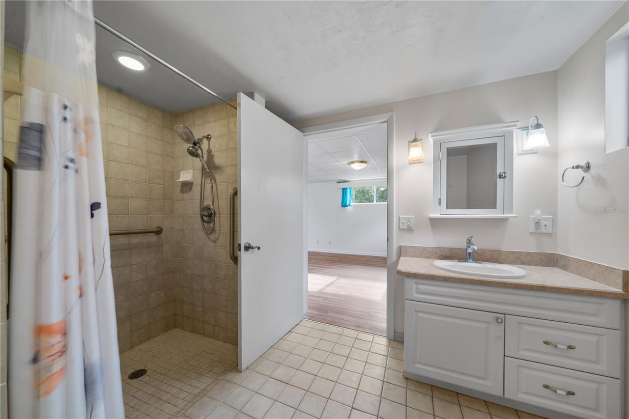 2002 NW 11th Road , Gainesville, FL 32605 Photo