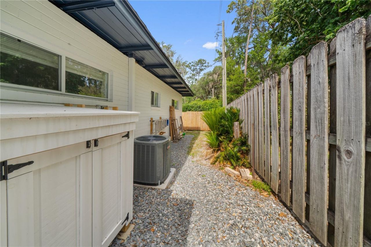 2002 NW 11th Road , Gainesville, FL 32605 Photo