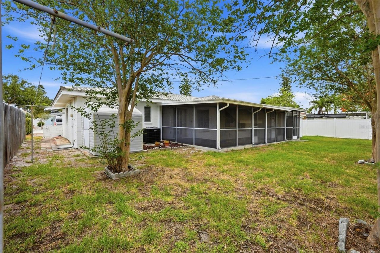 11422 62nd Avenue, Seminole, FL 33772 Photo