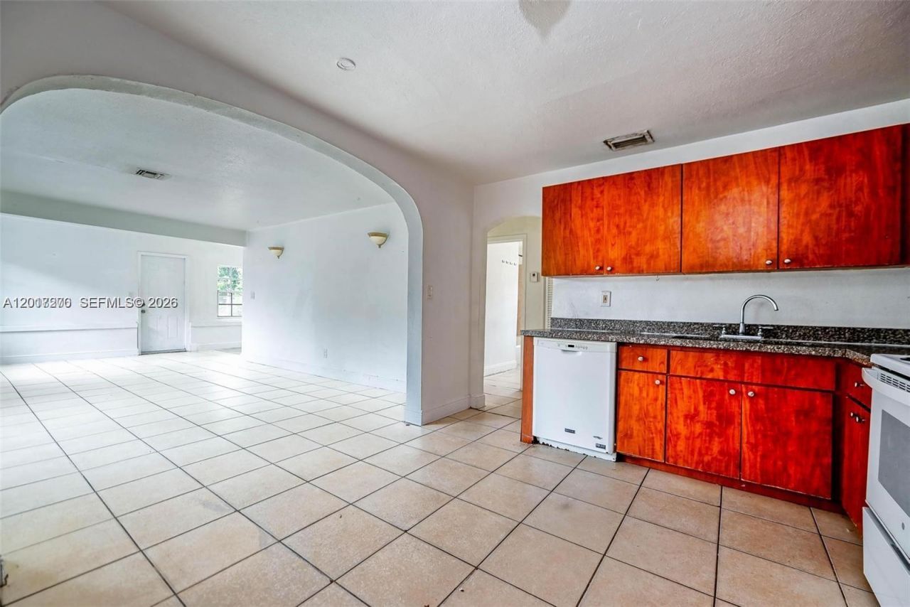 2800 SW 16th Ter , Miami, FL 33145 Photo