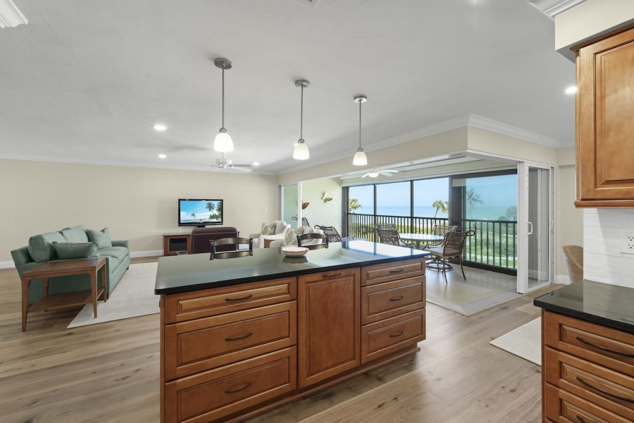 2721 W Gulf Dr, Unit 205, Sanibel, FL 33957 Photo