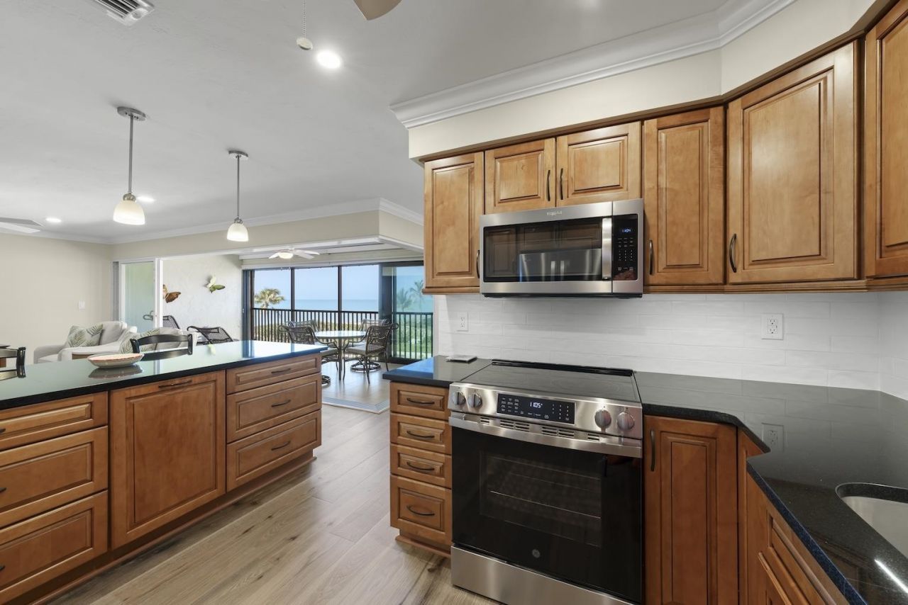 2721 W Gulf Dr, Unit 205, Sanibel, FL 33957 Photo
