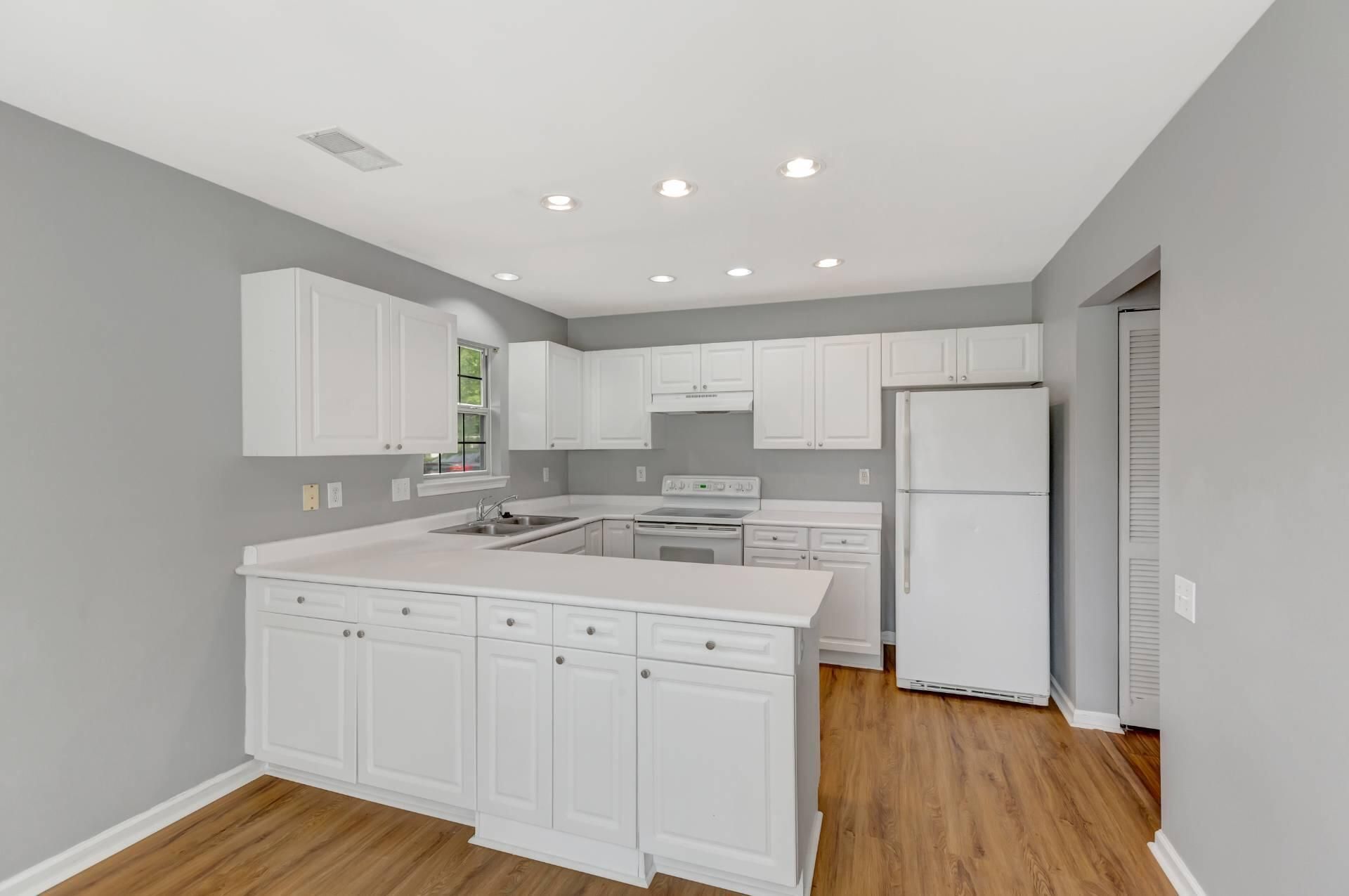 4834 Habersham Lane Photo 9