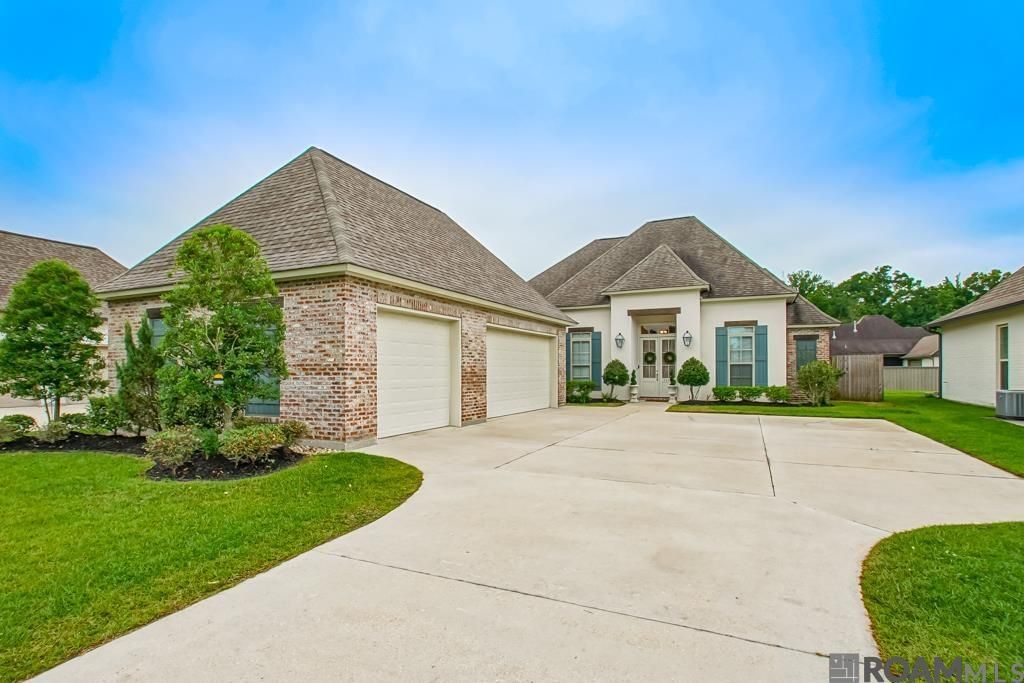 37537 Cypress Hollow Ave, Prairieville, LA 70769 Main Photo