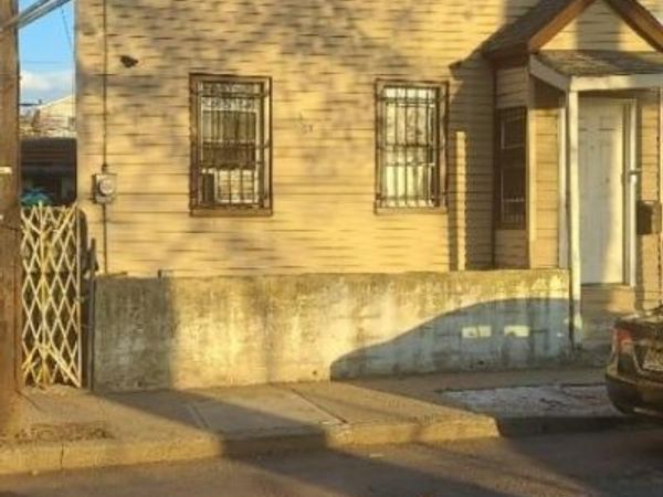 10 Duryea St, Newark, NJ 07103