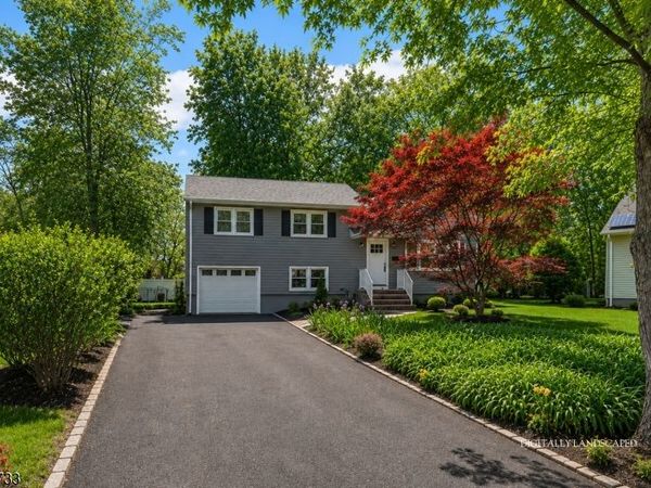 1585 Saint Ann St, Scotch Plains, NJ 07076