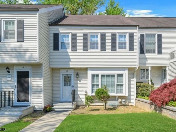 8 Pembroke Dr, Mendham, NJ 07945