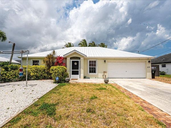 279 SW Glenwood Drive, Port St. Lucie, FL 34984