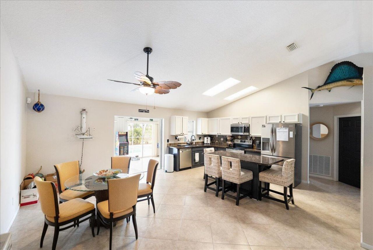 279 SW Glenwood Drive, Port Saint Lucie, FL 34984 Photo