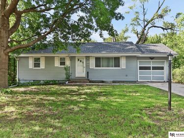 8741 Charles Street , Omaha, NE 68114